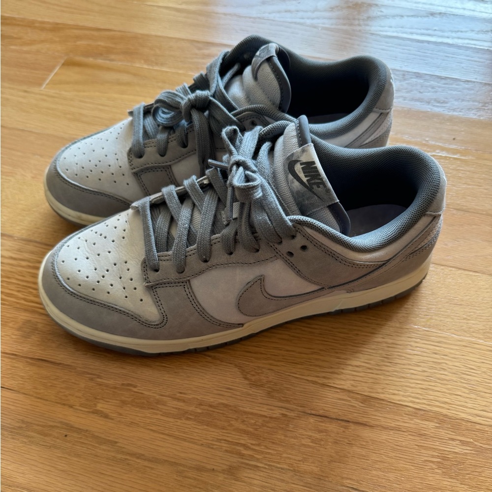 Nike Dunk Low Womens - Picture 2 of 6